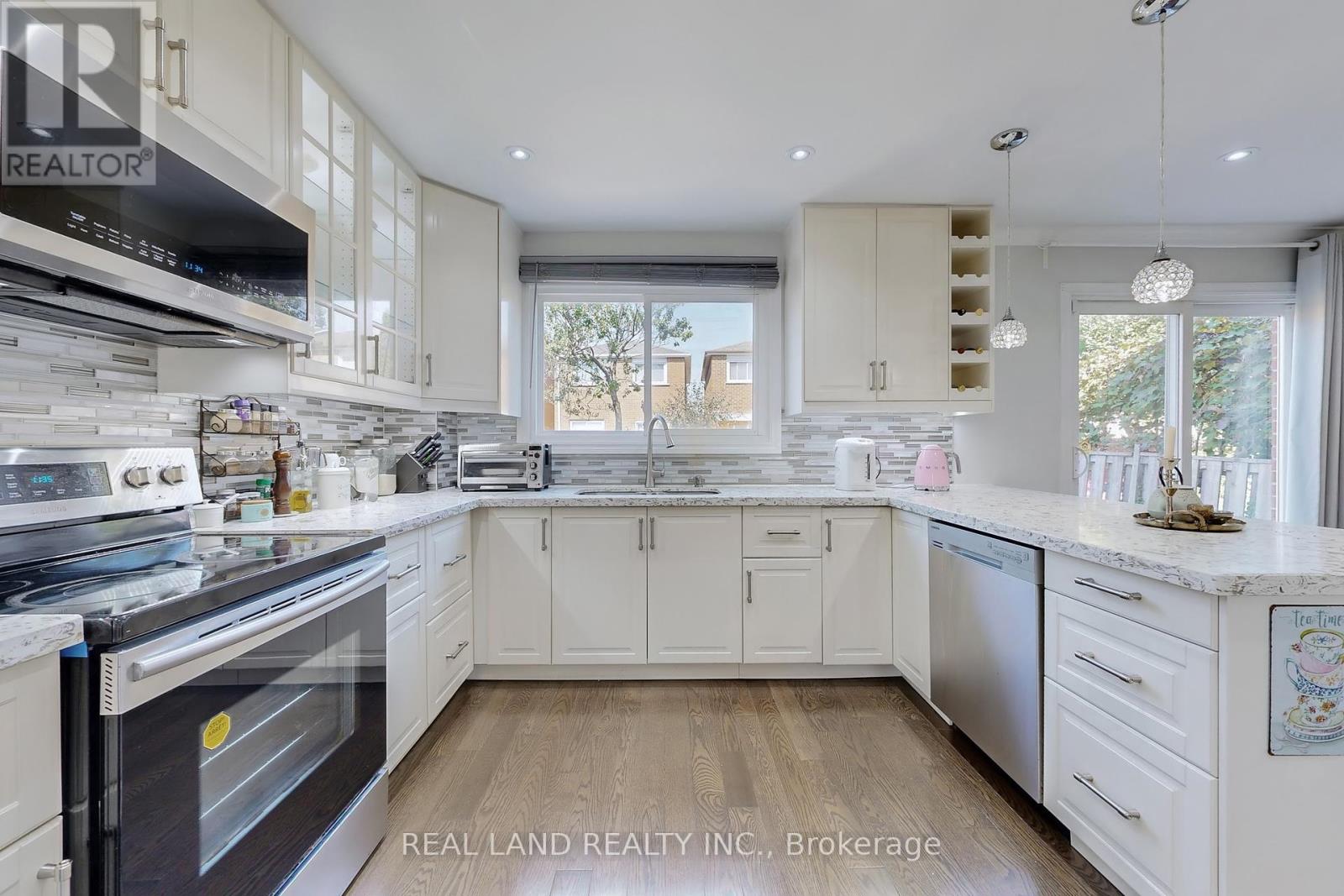 251 Glen Shields Avenue, Vaughan, Ontario  L4K 2R1 - Photo 15 - N12410491