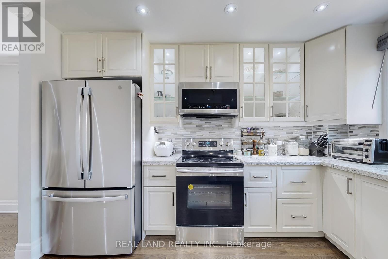 251 Glen Shields Avenue, Vaughan, Ontario  L4K 2R1 - Photo 16 - N12410491