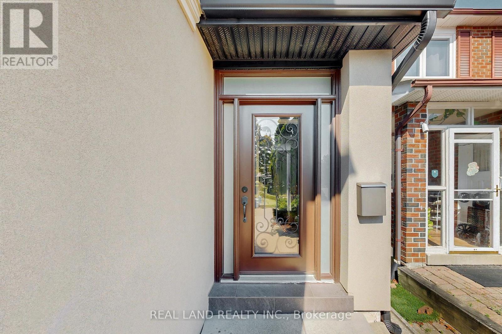 251 Glen Shields Avenue, Vaughan, Ontario  L4K 2R1 - Photo 2 - N12410491