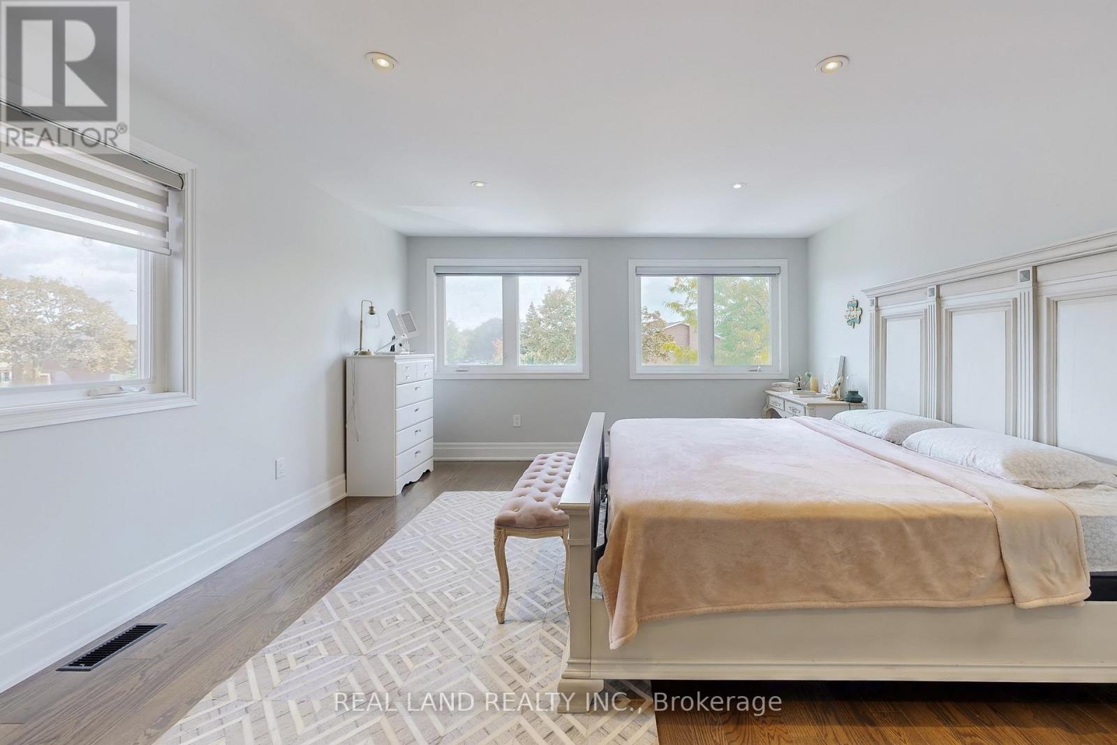 251 Glen Shields Avenue, Vaughan, Ontario  L4K 2R1 - Photo 27 - N12410491