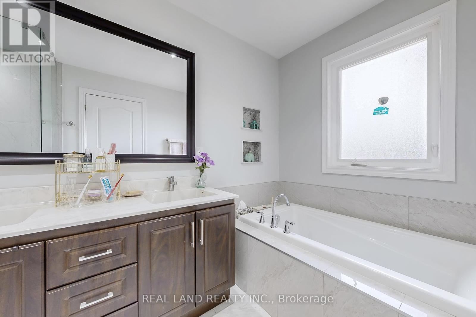 251 Glen Shields Avenue, Vaughan, Ontario  L4K 2R1 - Photo 32 - N12410491