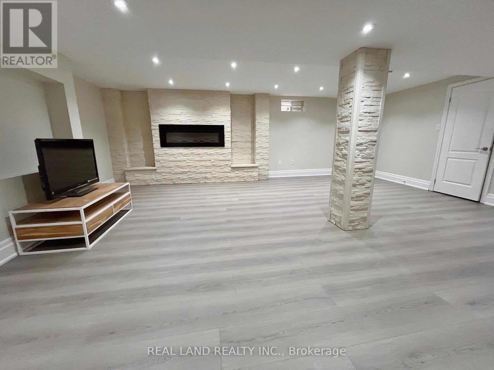251 Glen Shields Avenue, Vaughan, Ontario  L4K 2R1 - Photo 43 - N12410491
