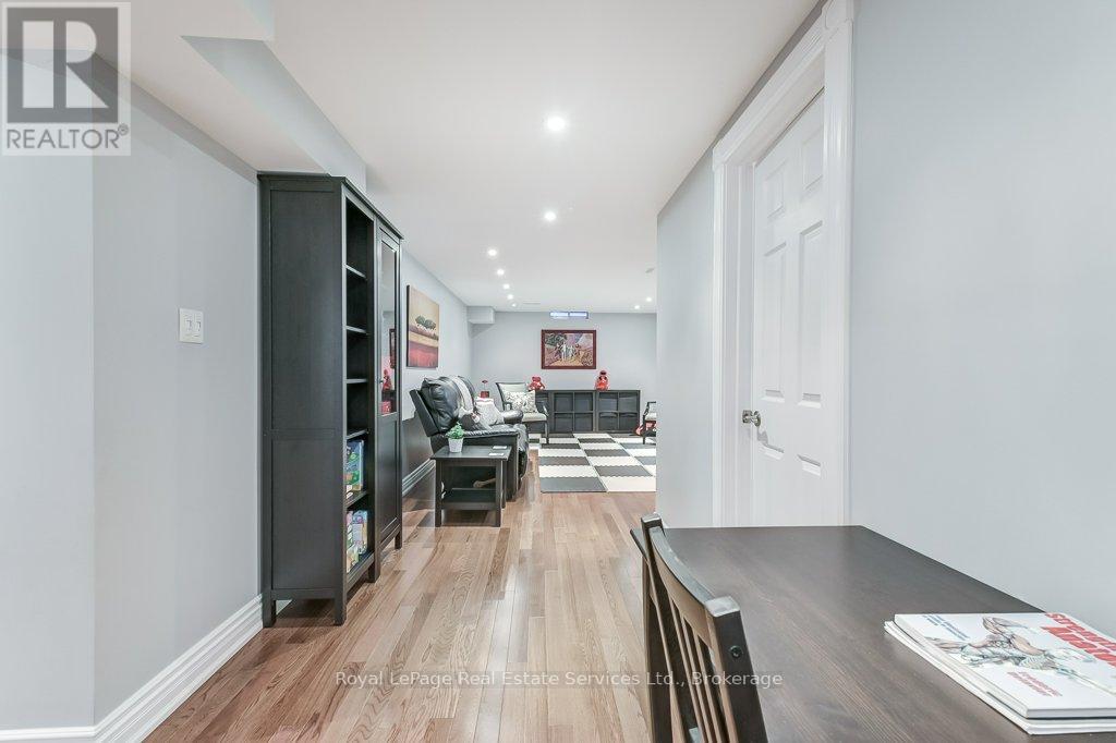 2139 Brays Lane, Oakville, Ontario  L6M 2T2 - Photo 34 - W12405398