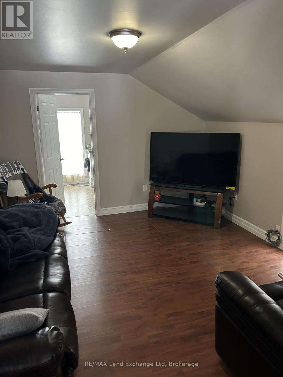 8 Alfred Street, North Huron, Ontario  N0G 2W0 - Photo 11 - X12410511