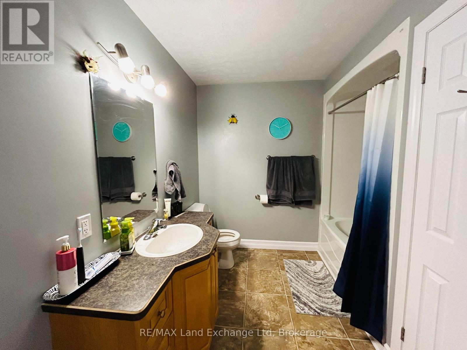8 Alfred Street, North Huron, Ontario  N0G 2W0 - Photo 16 - X12410511