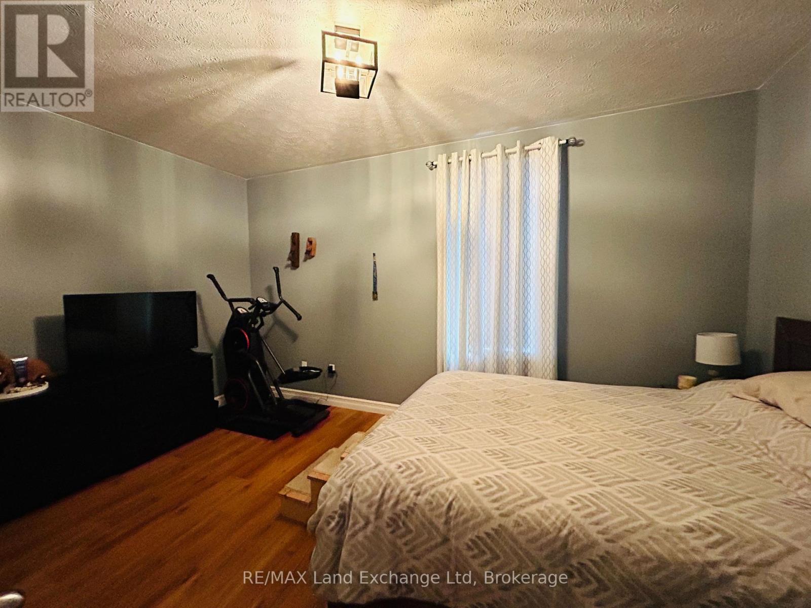 8 Alfred Street, North Huron, Ontario  N0G 2W0 - Photo 18 - X12410511
