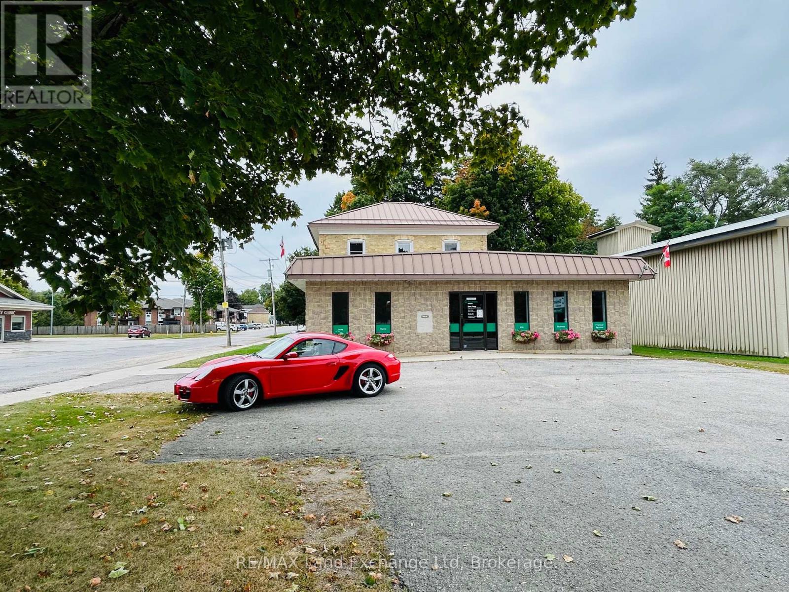 8 Alfred Street, North Huron, Ontario  N0G 2W0 - Photo 2 - X12410511