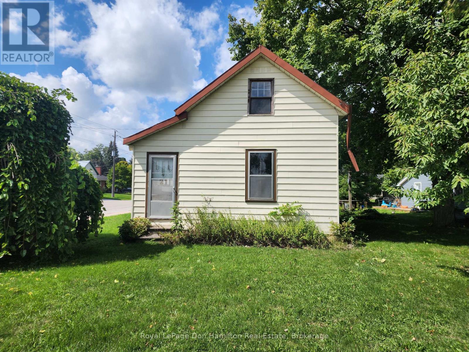 21 PETER STREET S, Brockton, Ontario
