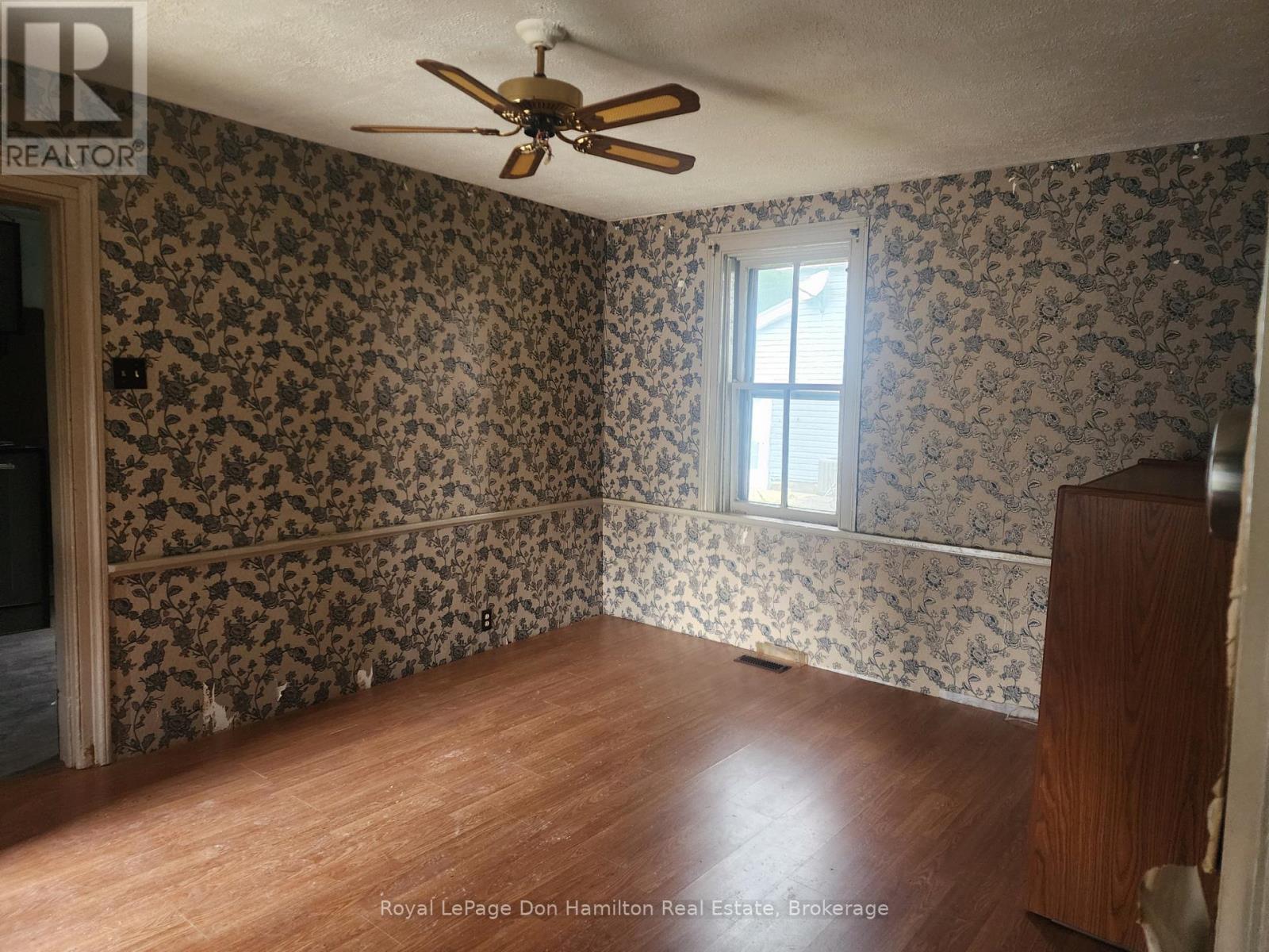 21 Peter Street S, Brockton, Ontario  N0G 2V0 - Photo 4 - X12410533