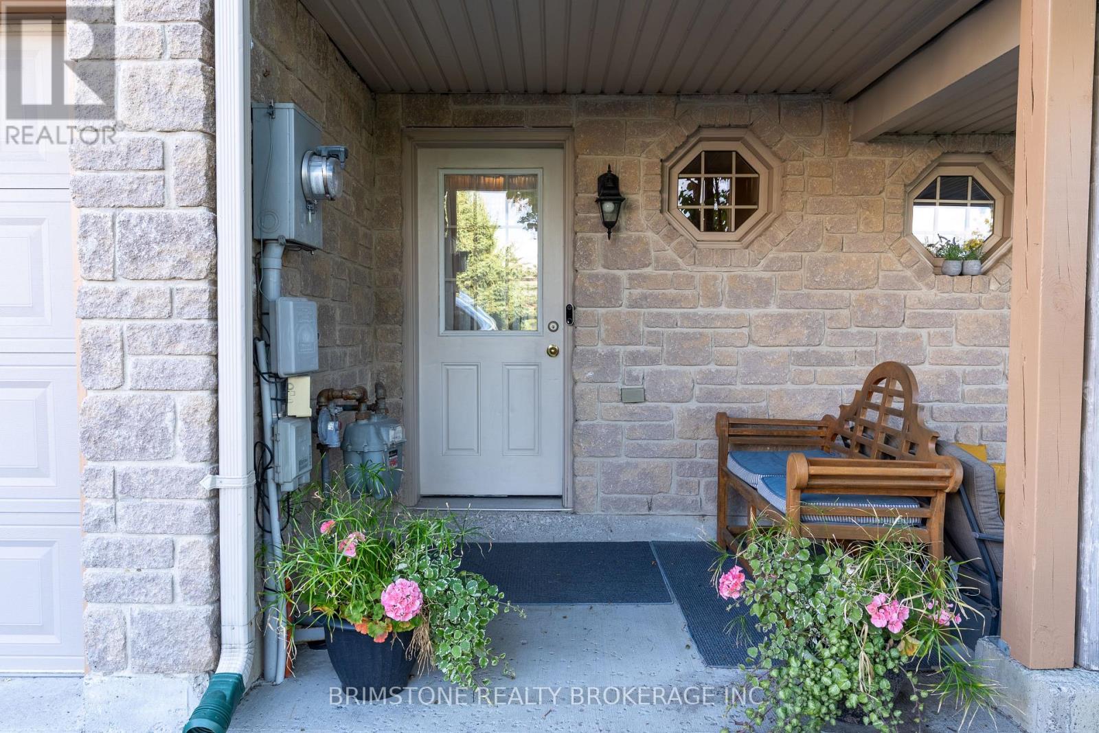 9 - 175 Stanley Street, Barrie, Ontario  L4M 0G2 - Photo 2 - S12410465