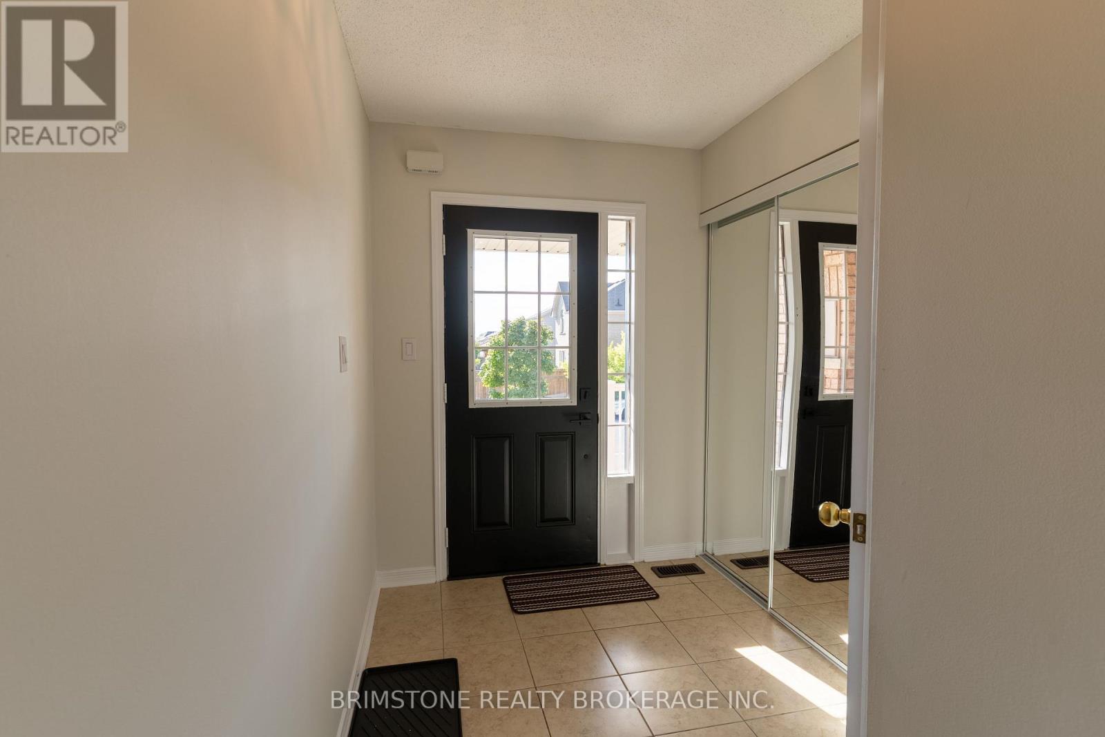 89 Winchester Terrace, Barrie, Ontario  L4M 0C8 - Photo 4 - S12410471