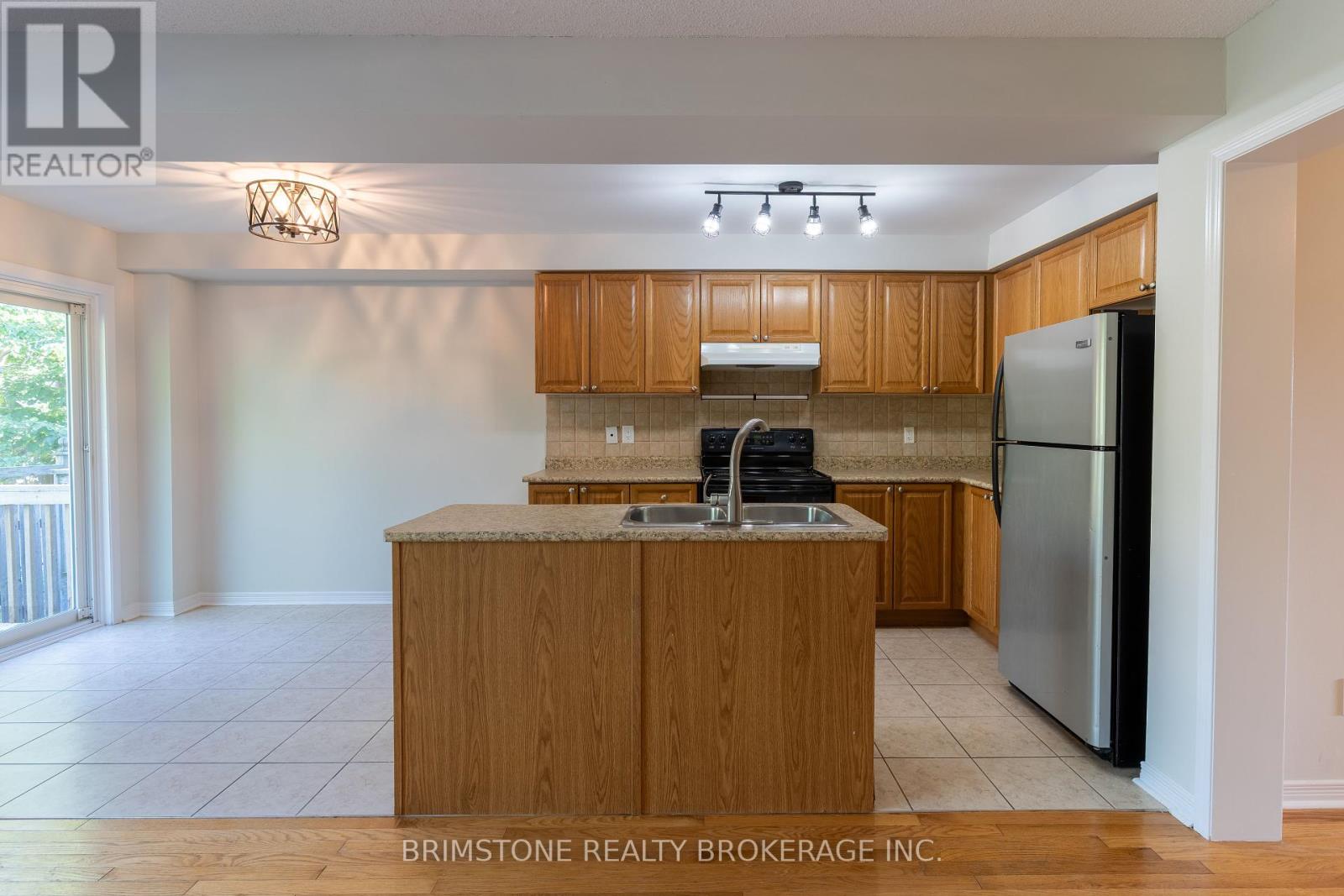 89 Winchester Terrace, Barrie, Ontario  L4M 0C8 - Photo 8 - S12410471