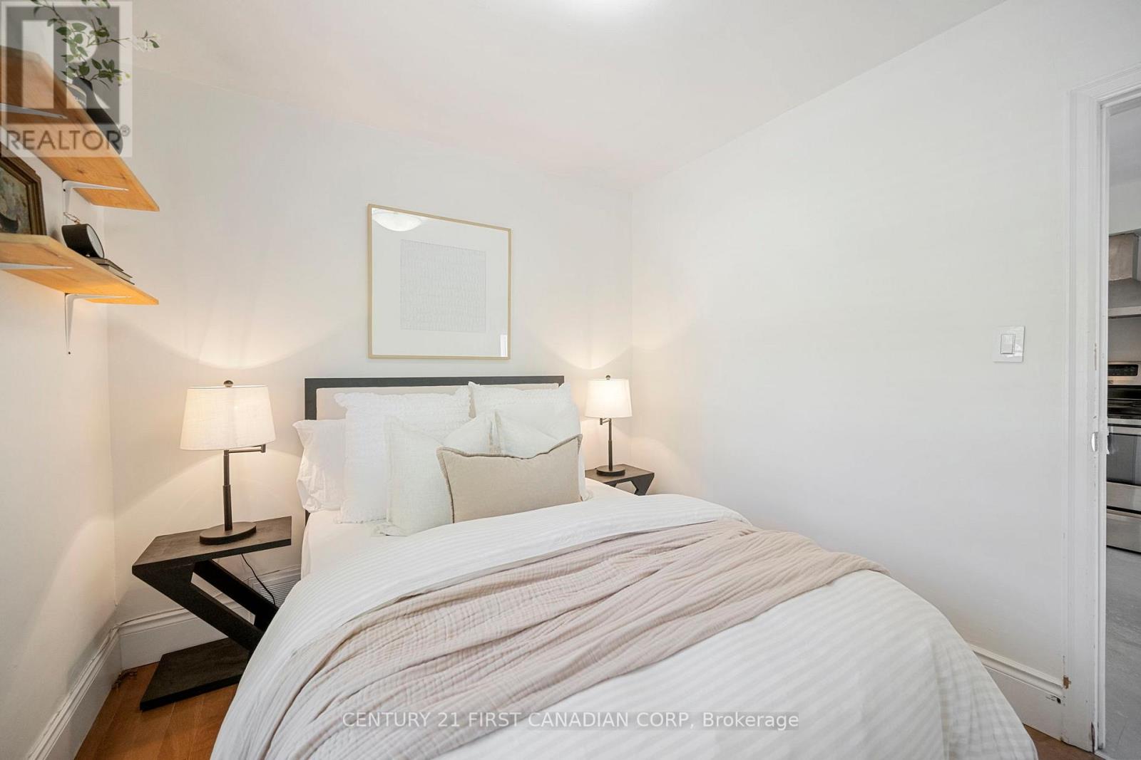 113 Emery Street E, London South, Ontario  N6C 2C9 - Photo 11 - X12410594