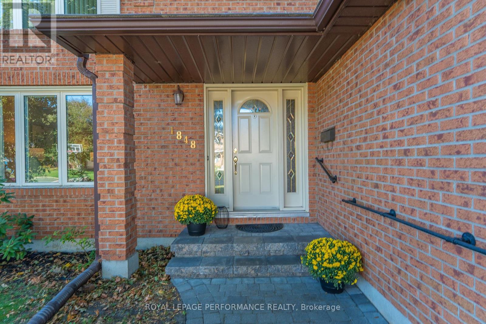 1848 Thistleleaf Crescent, Ottawa, Ontario  K1C 5W7 - Photo 2 - X12410599