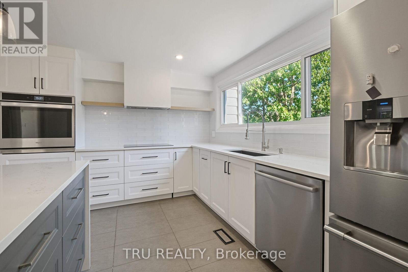 12 Apache Crescent, Ottawa, Ontario  K2E 6H7 - Photo 13 - X12410610