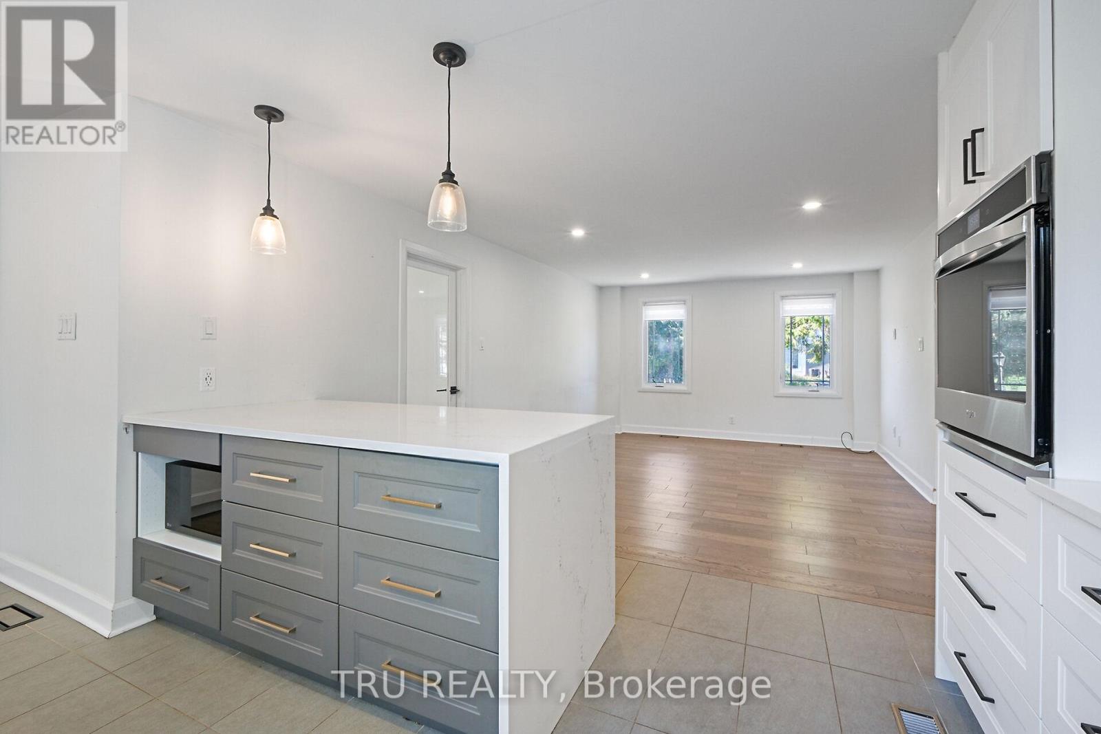 12 Apache Crescent, Ottawa, Ontario  K2E 6H7 - Photo 15 - X12410610