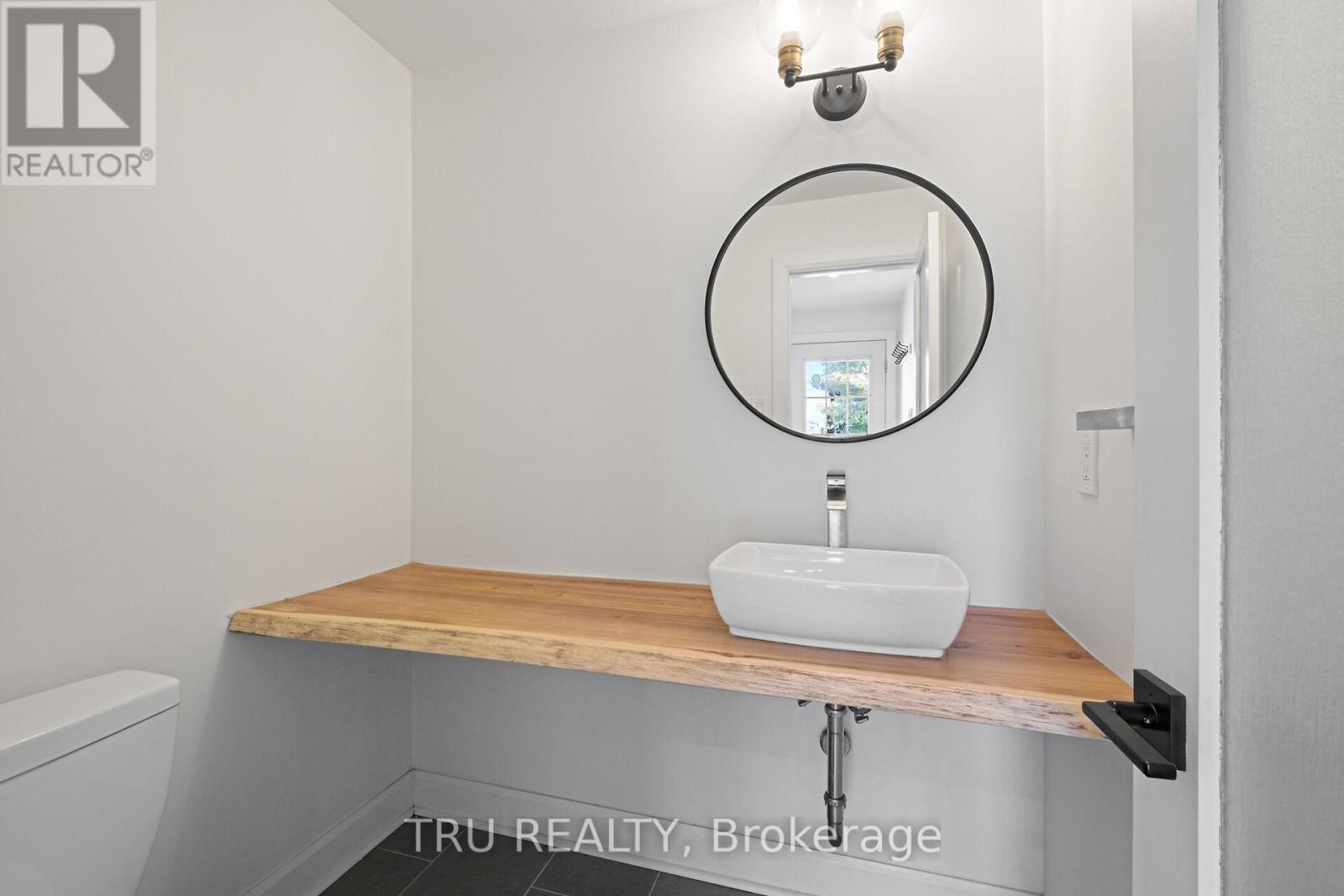 12 Apache Crescent, Ottawa, Ontario  K2E 6H7 - Photo 17 - X12410610