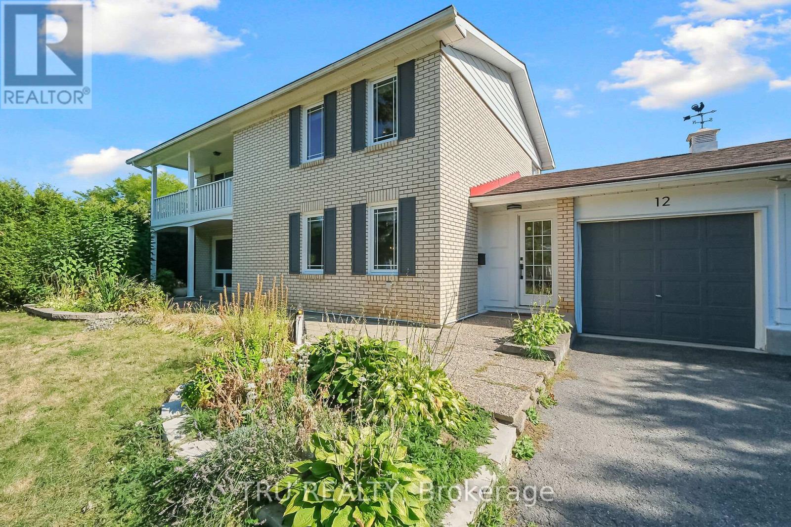 12 Apache Crescent, Ottawa, Ontario  K2E 6H7 - Photo 2 - X12410610