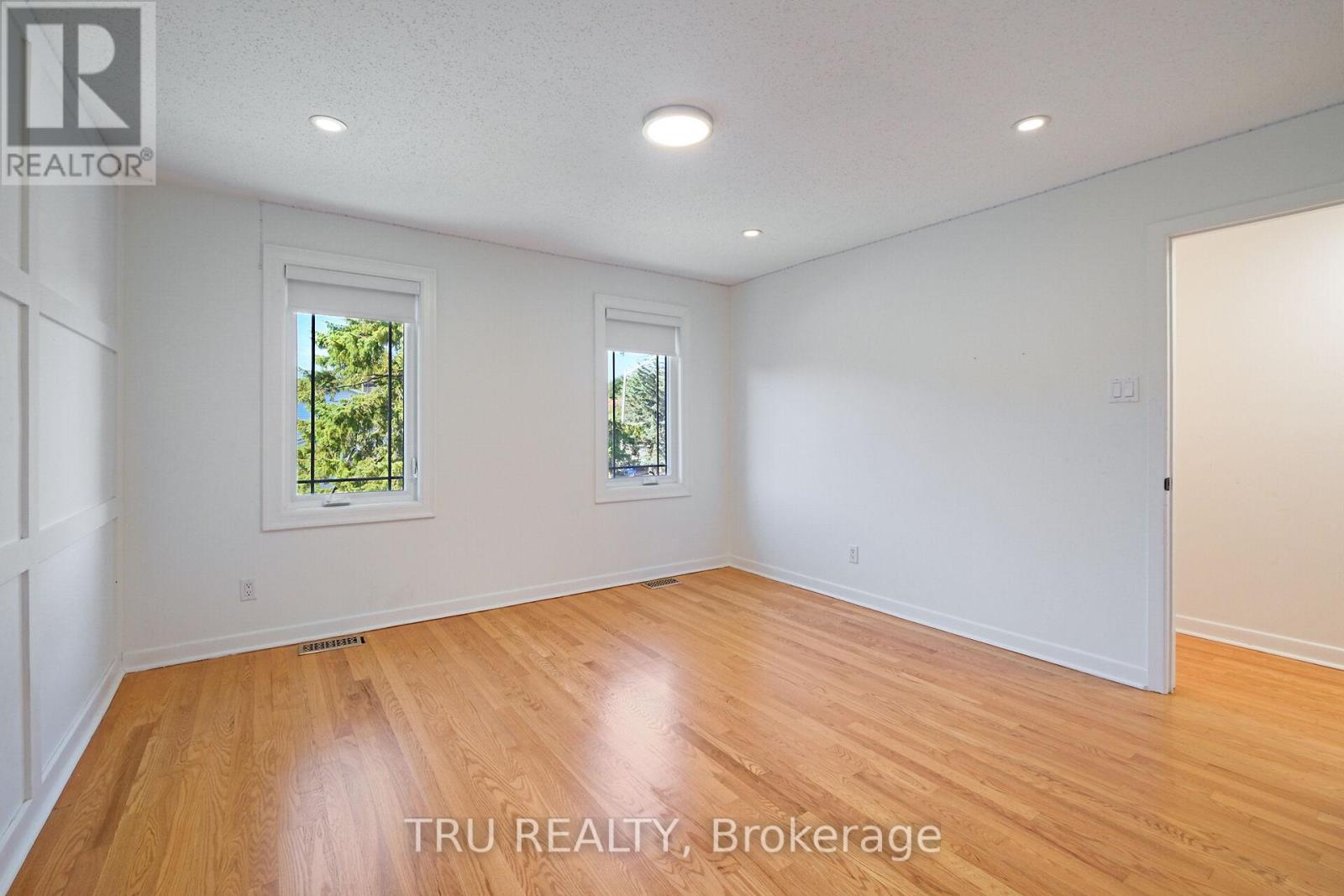 12 Apache Crescent, Ottawa, Ontario  K2E 6H7 - Photo 20 - X12410610