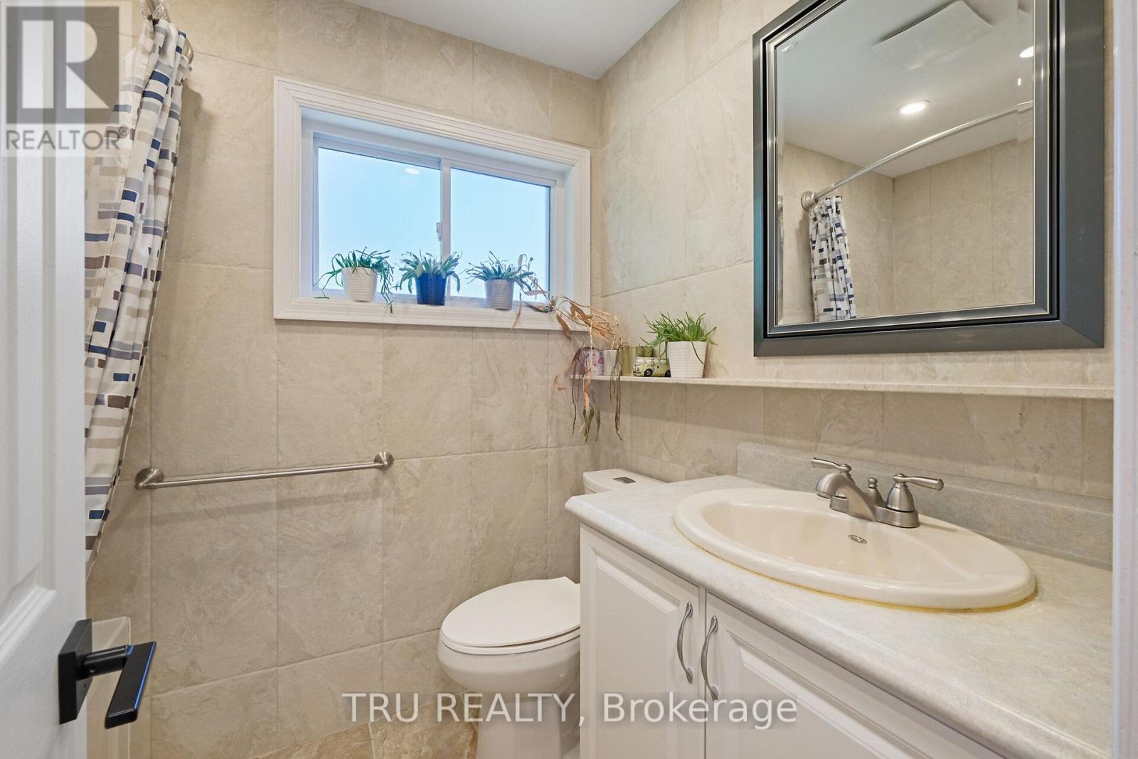 12 Apache Crescent, Ottawa, Ontario  K2E 6H7 - Photo 23 - X12410610