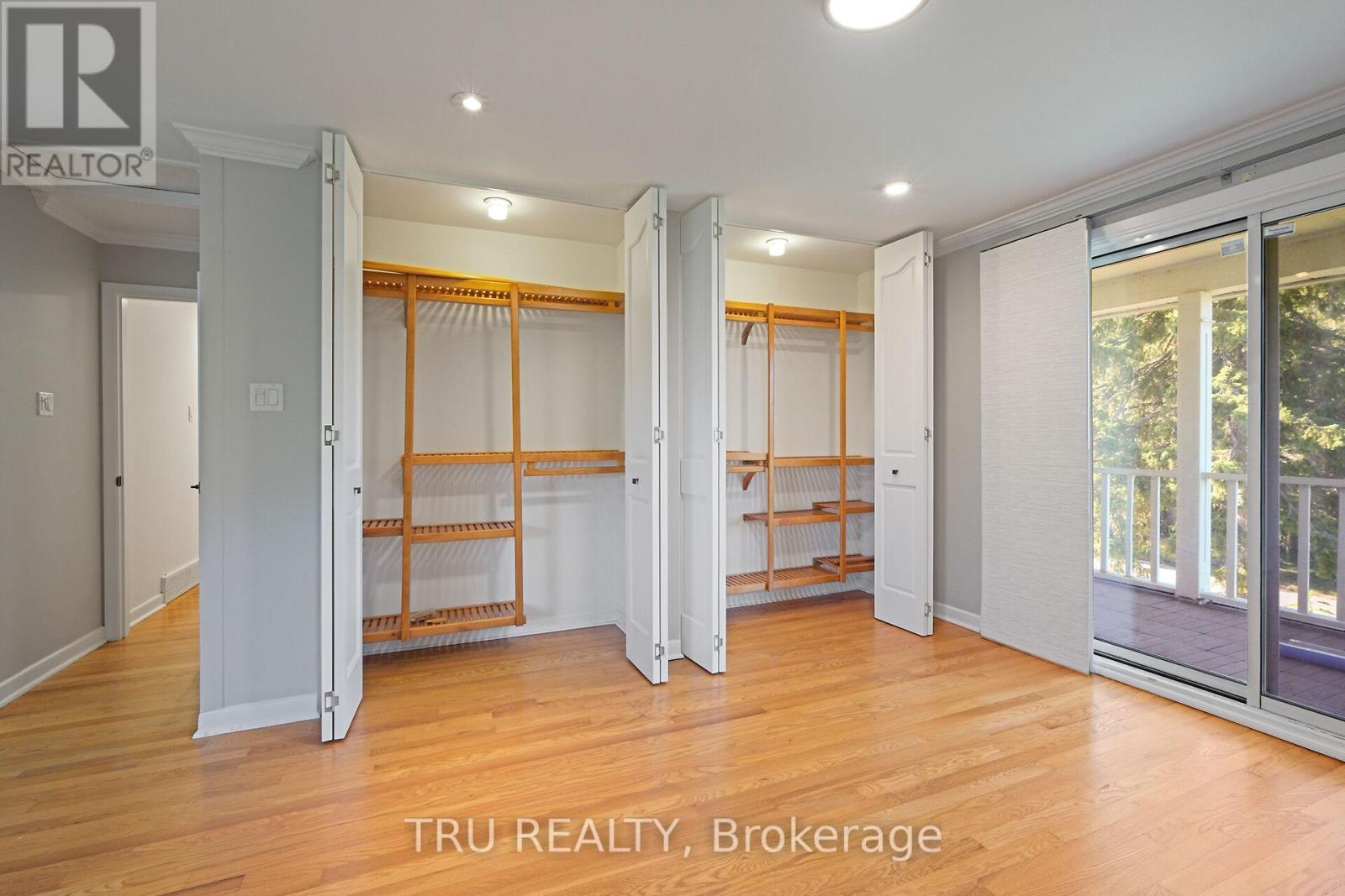 12 Apache Crescent, Ottawa, Ontario  K2E 6H7 - Photo 24 - X12410610