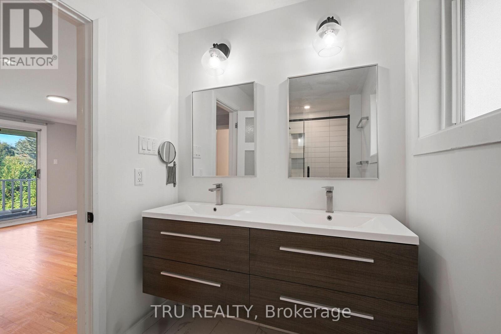 12 Apache Crescent, Ottawa, Ontario  K2E 6H7 - Photo 28 - X12410610