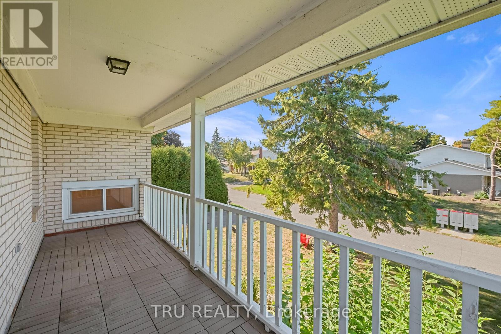 12 Apache Crescent, Ottawa, Ontario  K2E 6H7 - Photo 30 - X12410610