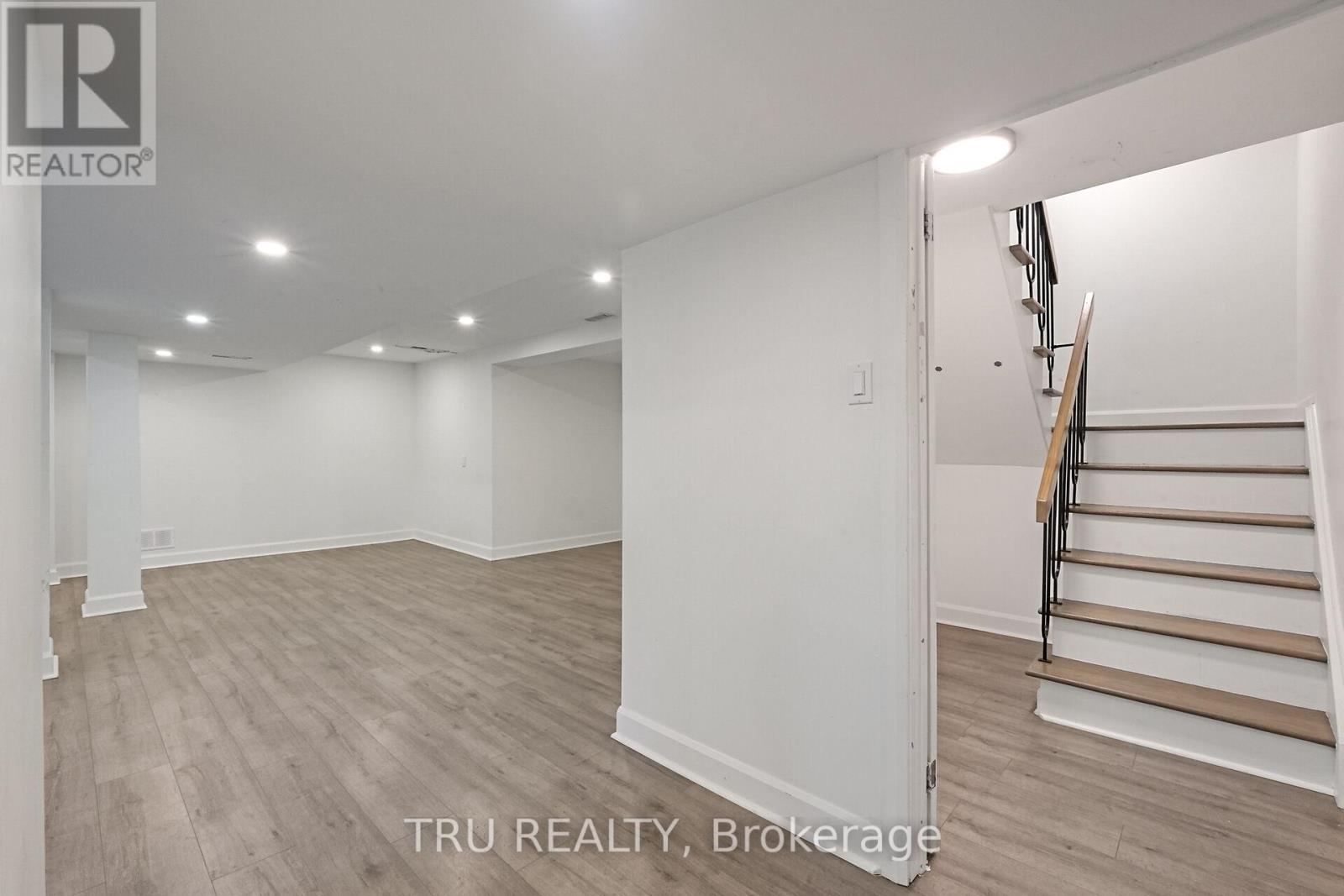 12 Apache Crescent, Ottawa, Ontario  K2E 6H7 - Photo 31 - X12410610