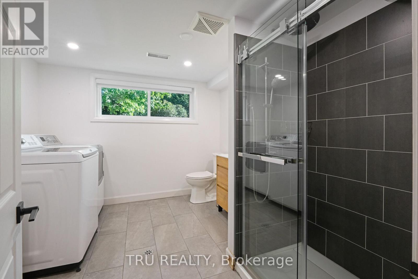 12 Apache Crescent, Ottawa, Ontario  K2E 6H7 - Photo 33 - X12410610