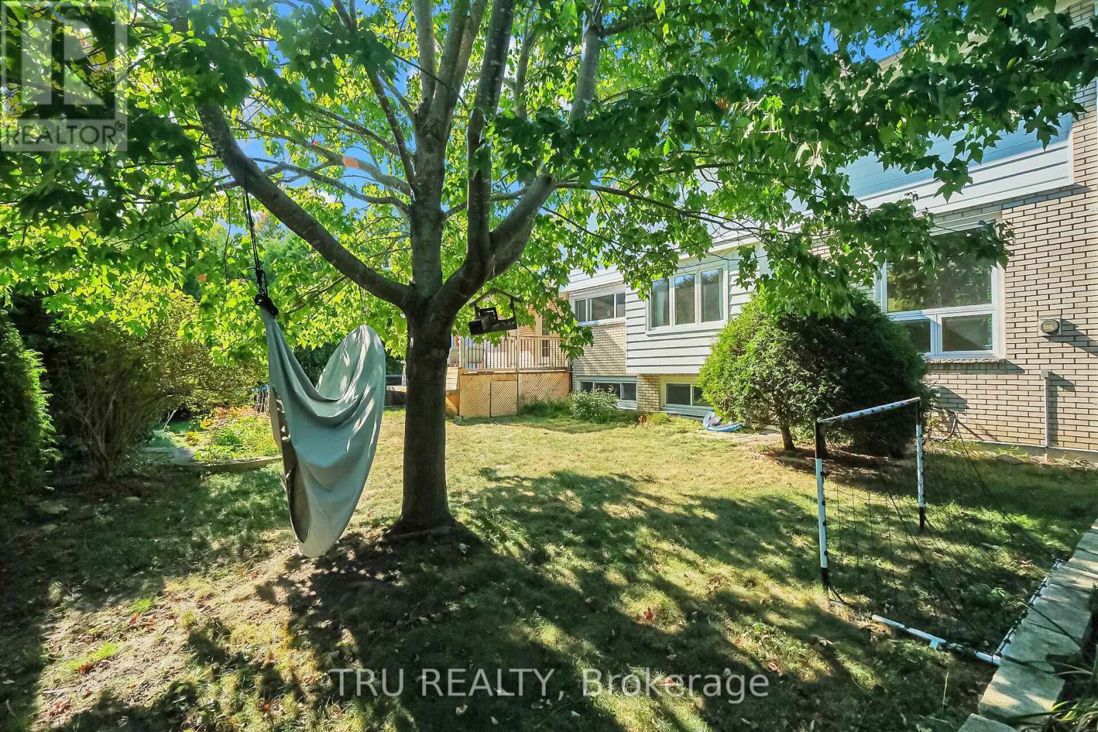 12 Apache Crescent, Ottawa, Ontario  K2E 6H7 - Photo 35 - X12410610