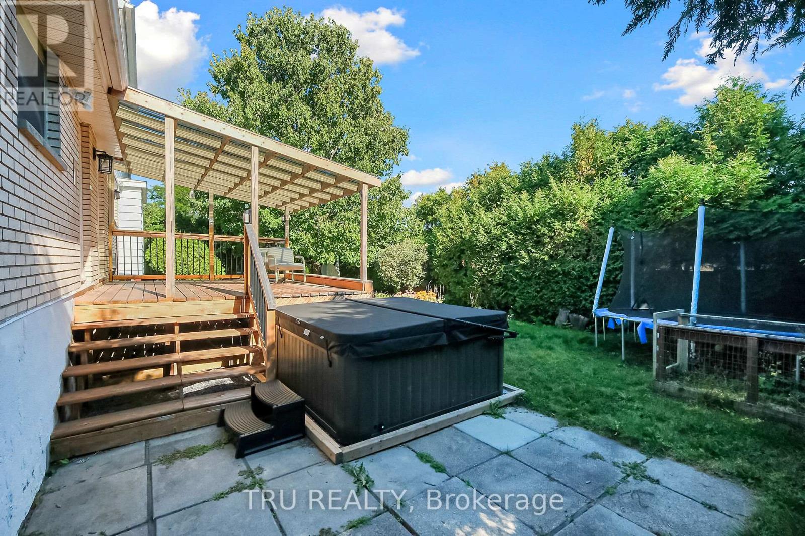 12 Apache Crescent, Ottawa, Ontario  K2E 6H7 - Photo 37 - X12410610