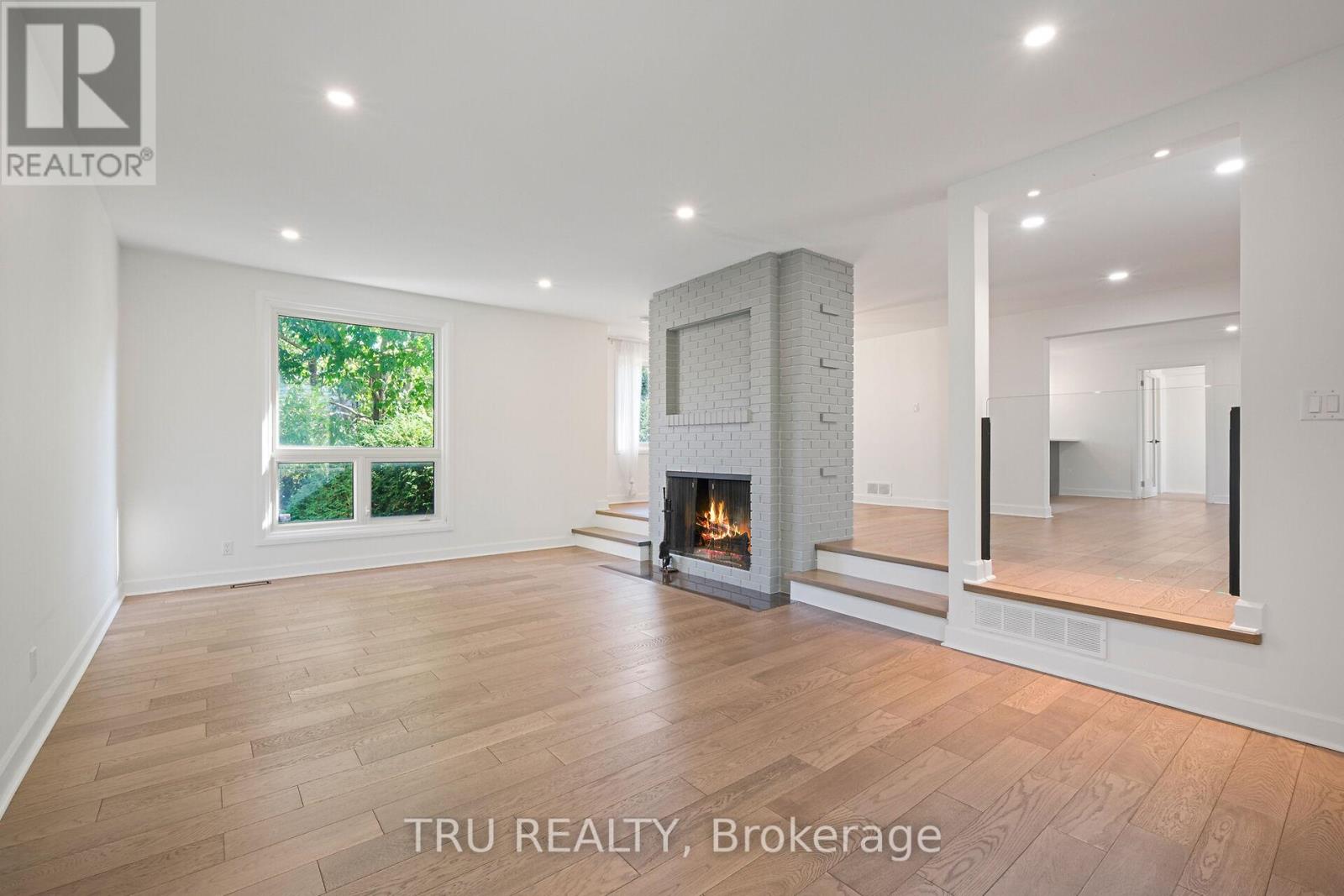 12 Apache Crescent, Ottawa, Ontario  K2E 6H7 - Photo 5 - X12410610