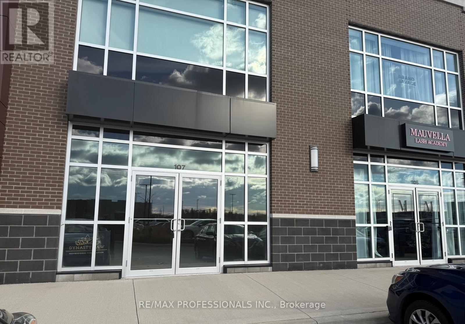 107 - 3475 Rebecca Street, Oakville, Ontario  L6L 6X9 - Photo 2 - W12410496