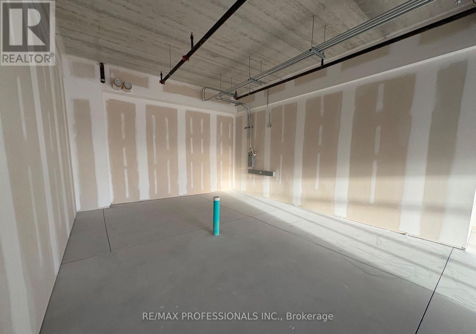 107 - 3475 Rebecca Street, Oakville, Ontario  L6L 6X9 - Photo 3 - W12410496