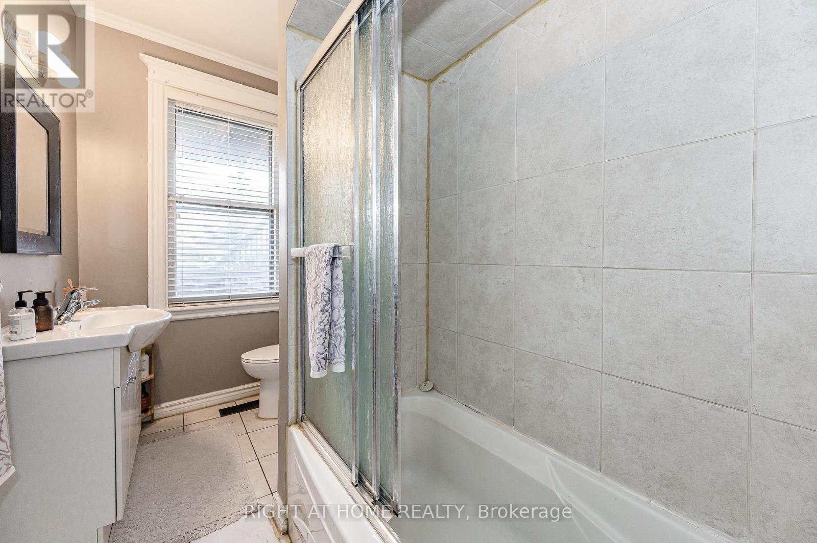 1 Arkledun Avenue, Hamilton, Ontario  L8N 2H4 - Photo 14 - X12410478