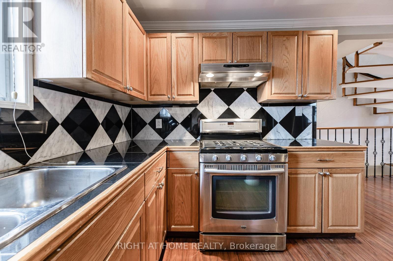 1 Arkledun Avenue, Hamilton, Ontario  L8N 2H4 - Photo 20 - X12410478