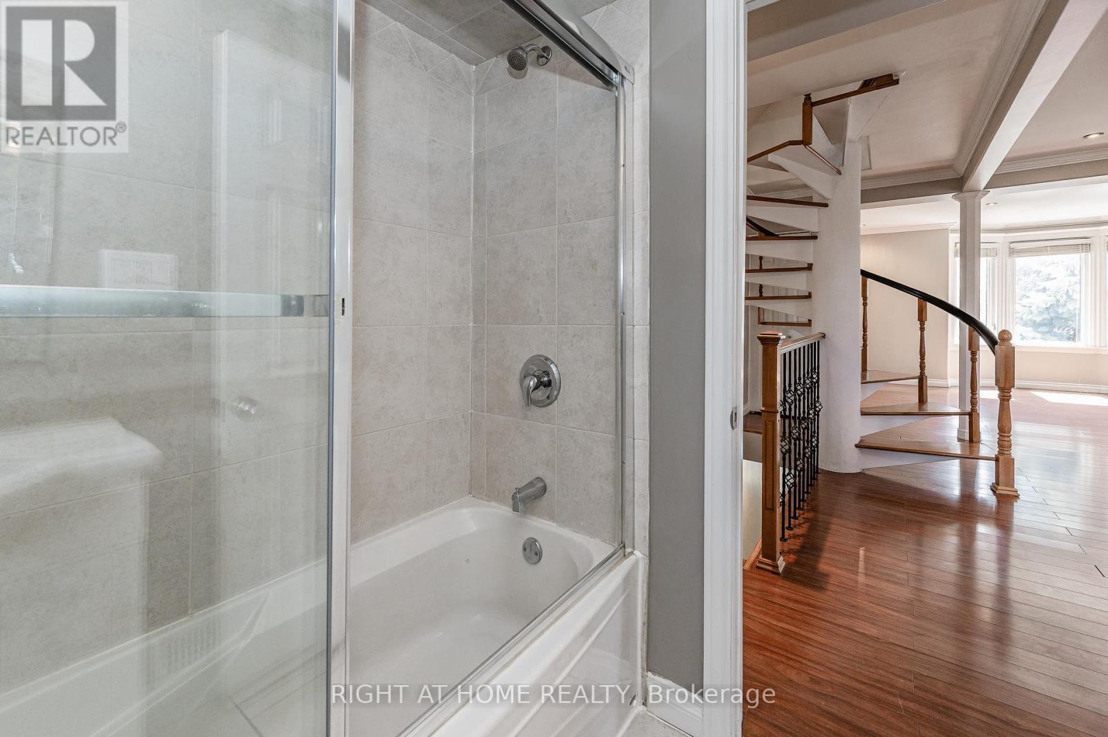 1 Arkledun Avenue, Hamilton, Ontario  L8N 2H4 - Photo 23 - X12410478