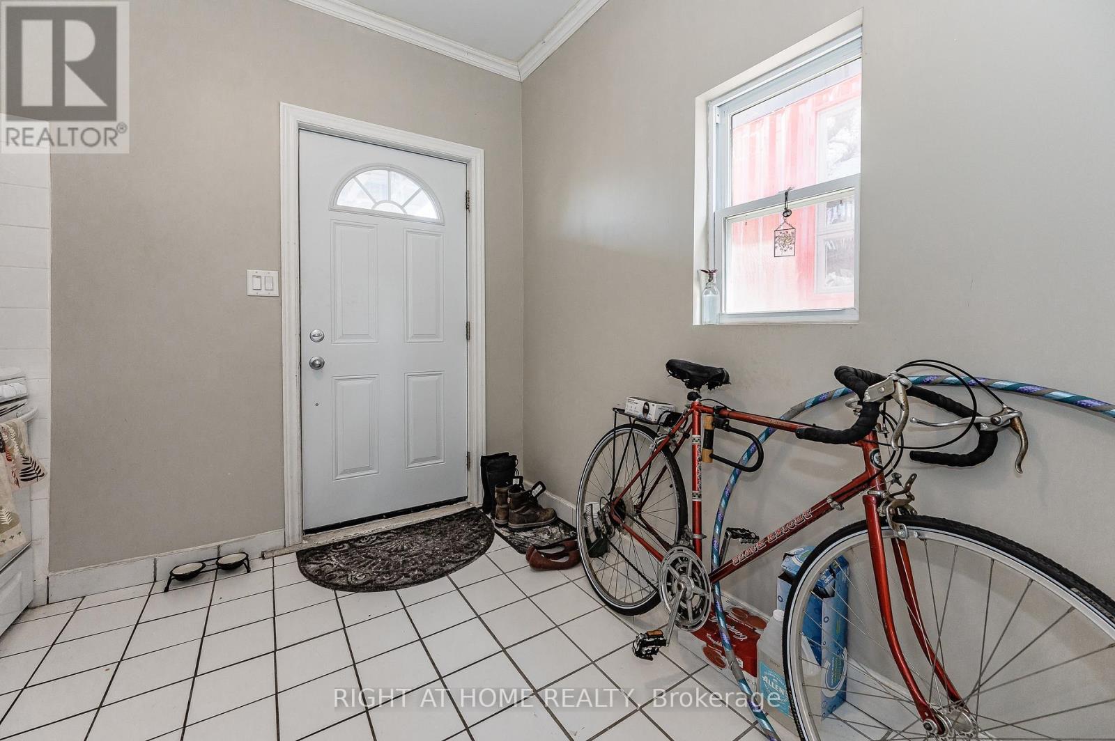 1 Arkledun Avenue, Hamilton, Ontario  L8N 2H4 - Photo 6 - X12410478