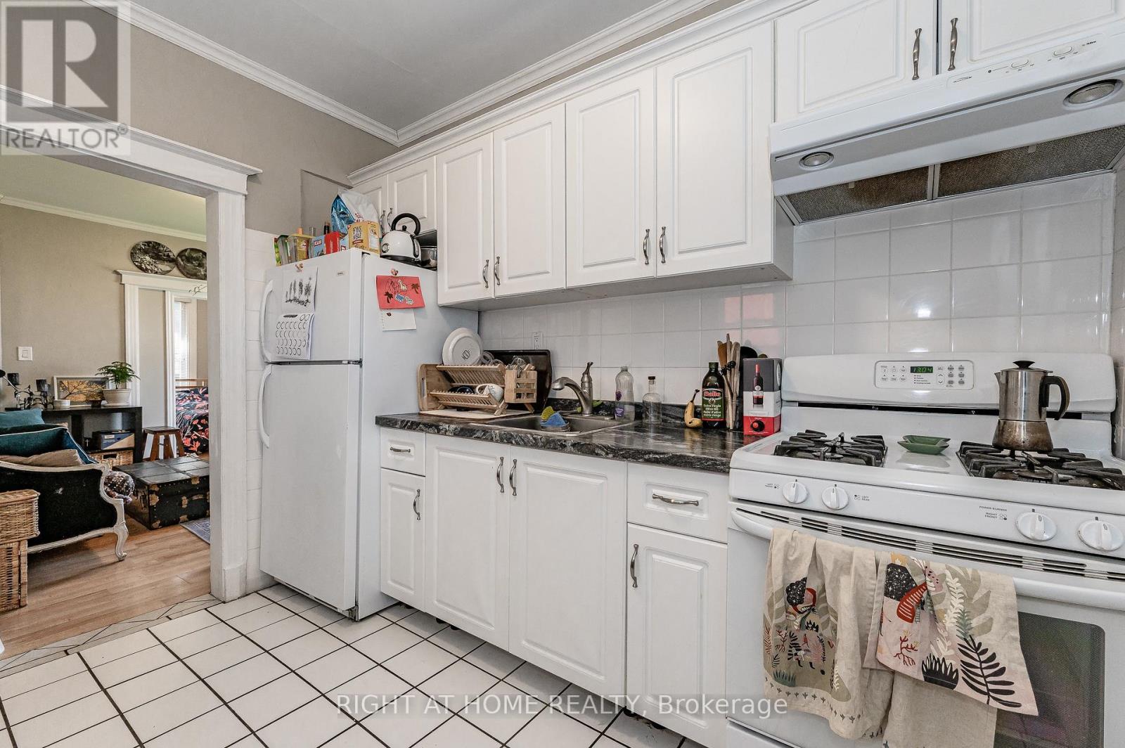1 Arkledun Avenue, Hamilton, Ontario  L8N 2H4 - Photo 7 - X12410478