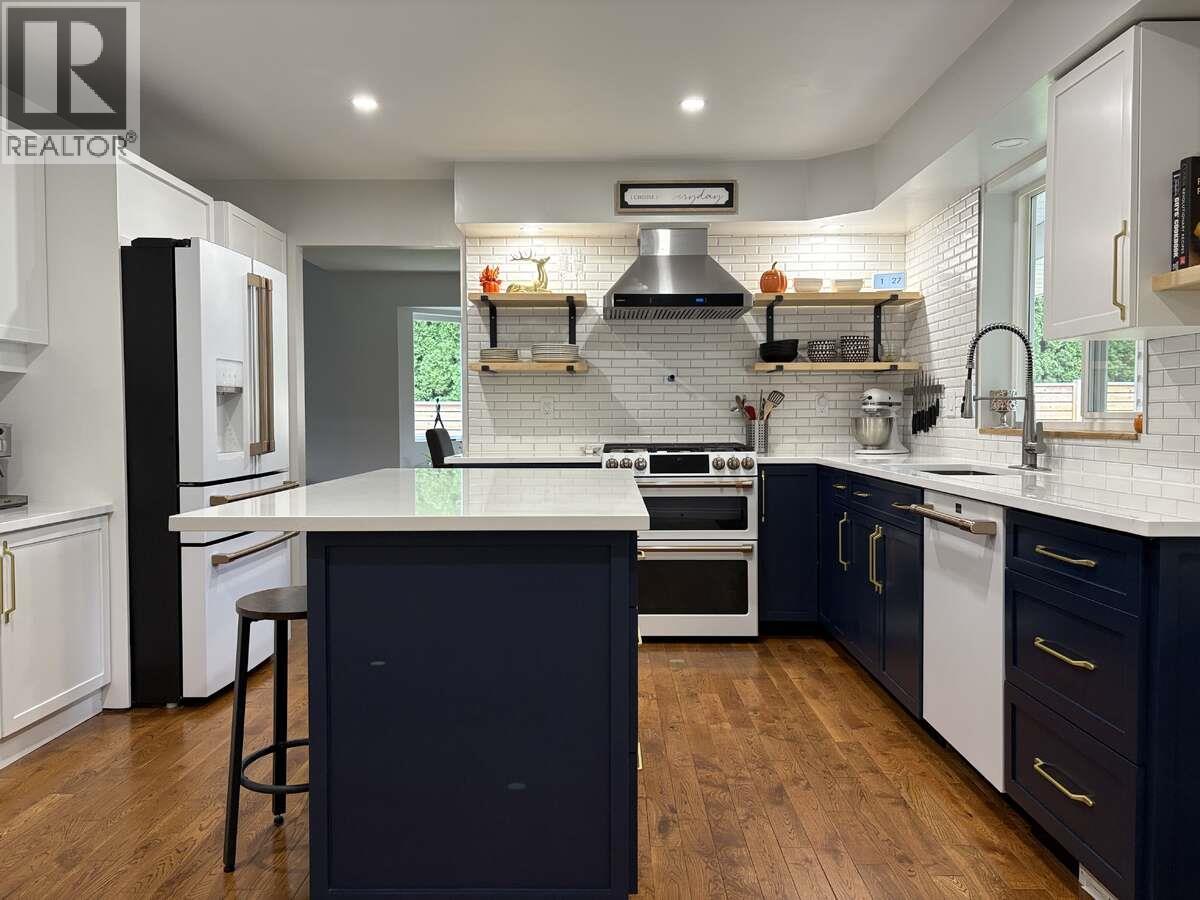 2628 6th Avenue, Castlegar, British Columbia  V1N 2W2 - Photo 4 - 10363329