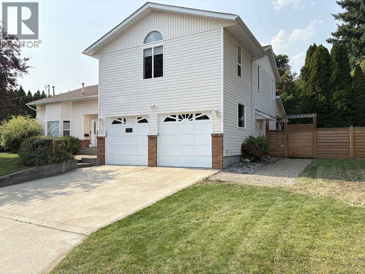 2628 6th Avenue, Castlegar, British Columbia  V1N 2W2 - Photo 2 - 10363329