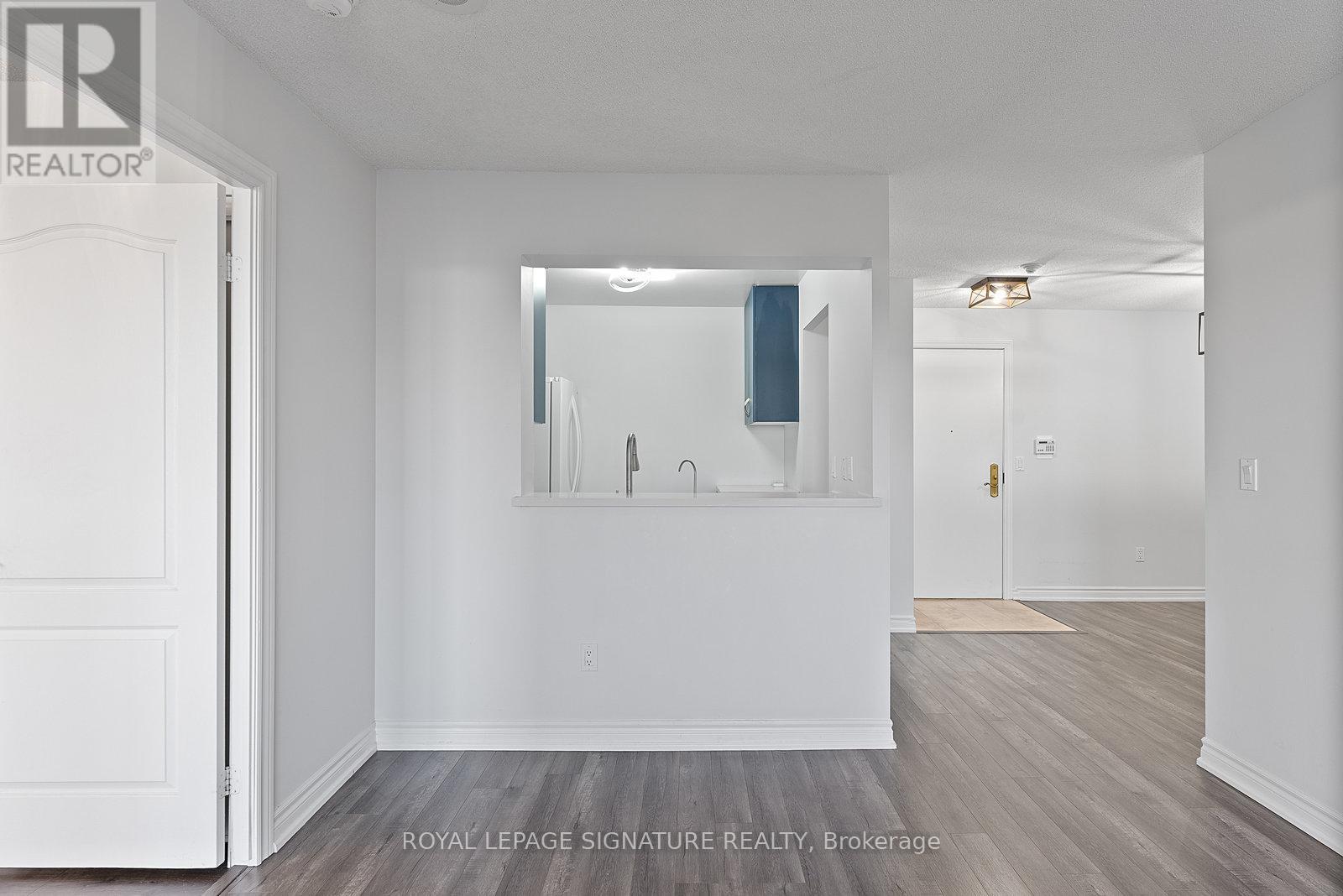 818 - 18 Sommerset Way, Toronto, Ontario  M2N 6X5 - Photo 8 - C12410558