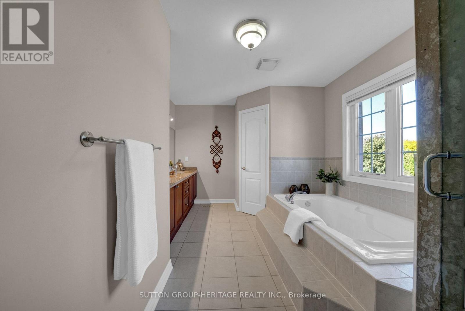 102 Kennett Drive, Whitby, Ontario  L1P 1L5 - Photo 19 - E12410564