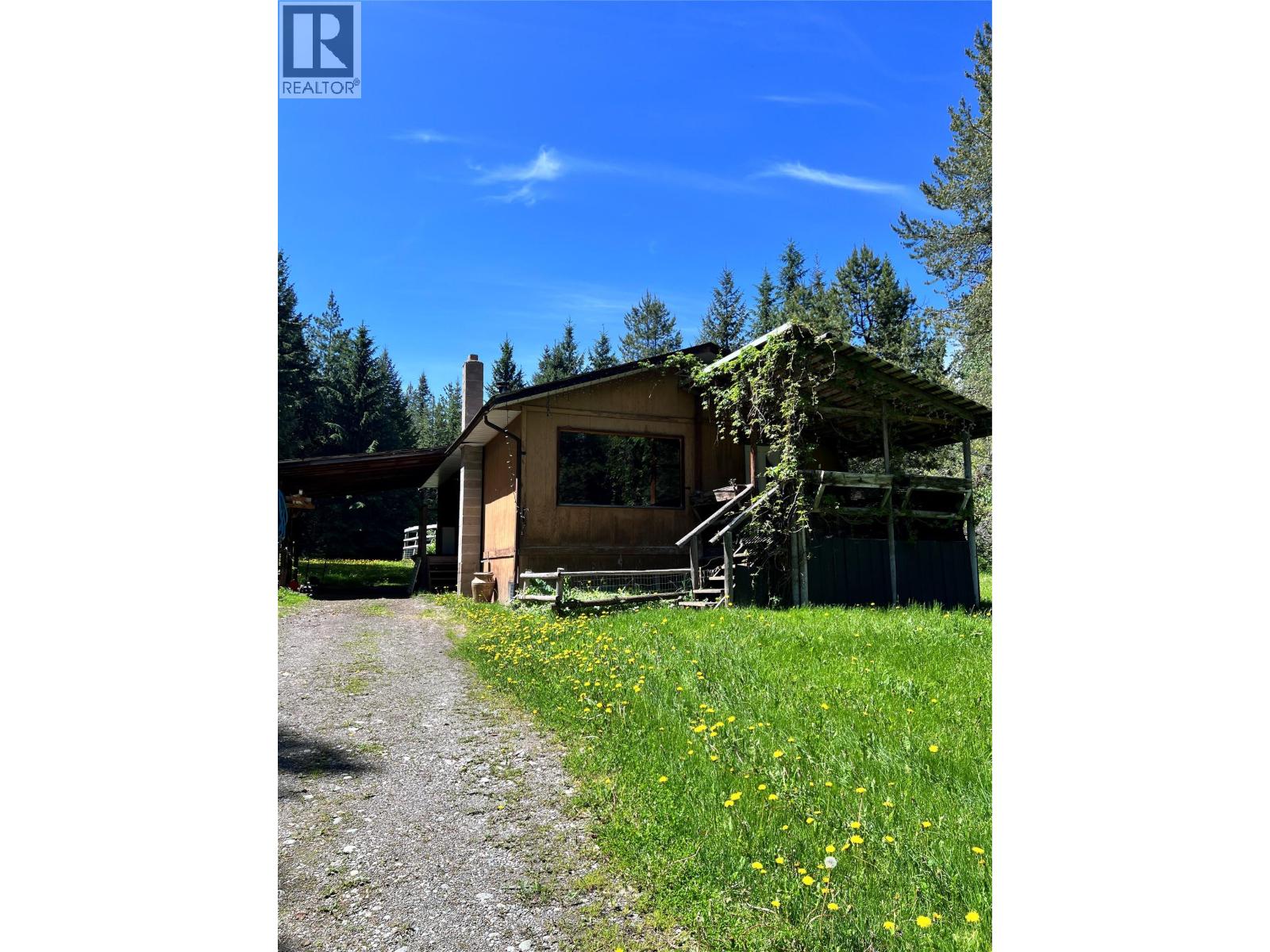 44 Hollingsworth Road, Cherryville, British Columbia  V0E 2G3 - Photo 2 - 10363307