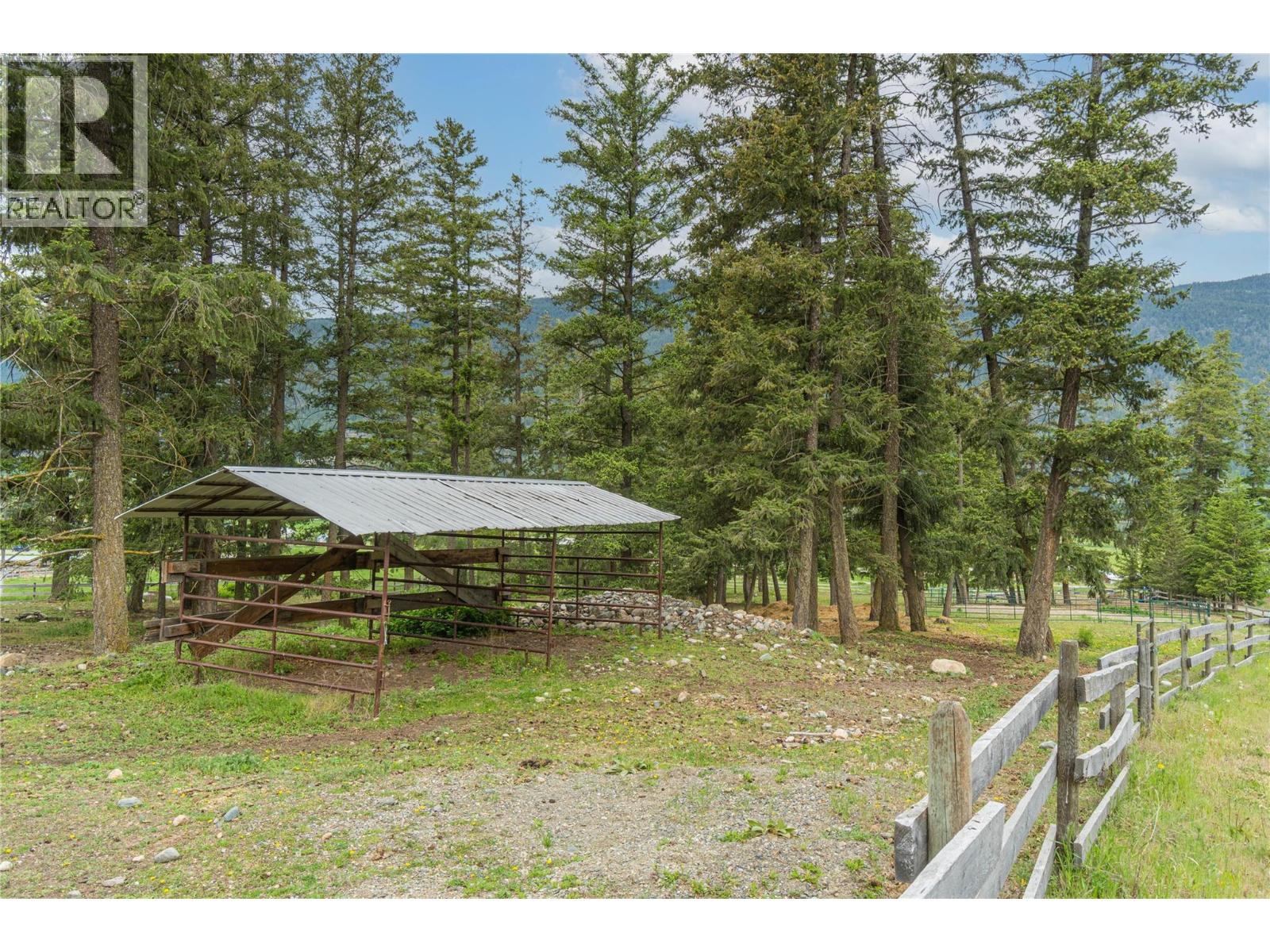8548 Yellowhead Highway, Kamloops, British Columbia  V0E 1Z2 - Photo 73 - 10363132