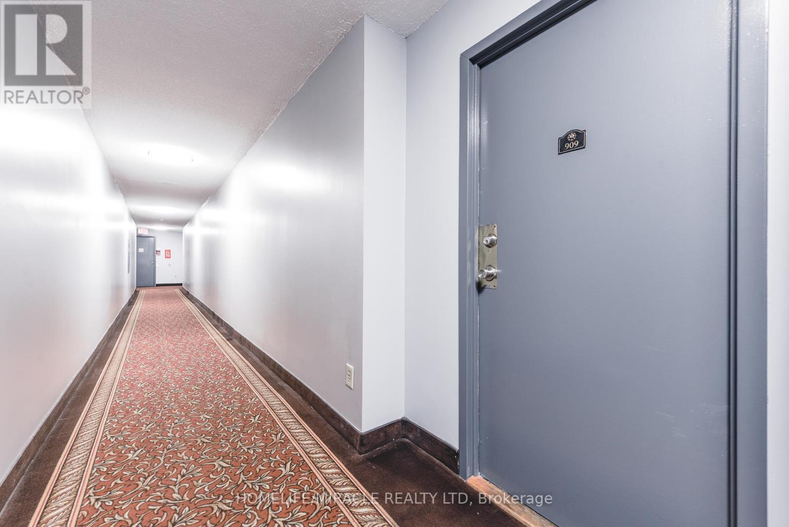 909 - 10 Markbrook Lane, Toronto, Ontario  M9V 5E3 - Photo 2 - W12410514