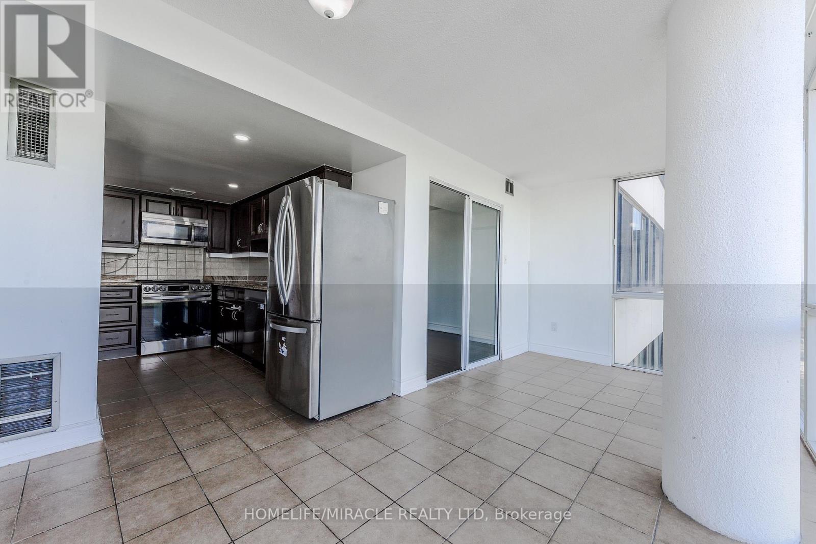 909 - 10 Markbrook Lane, Toronto, Ontario  M9V 5E3 - Photo 8 - W12410514