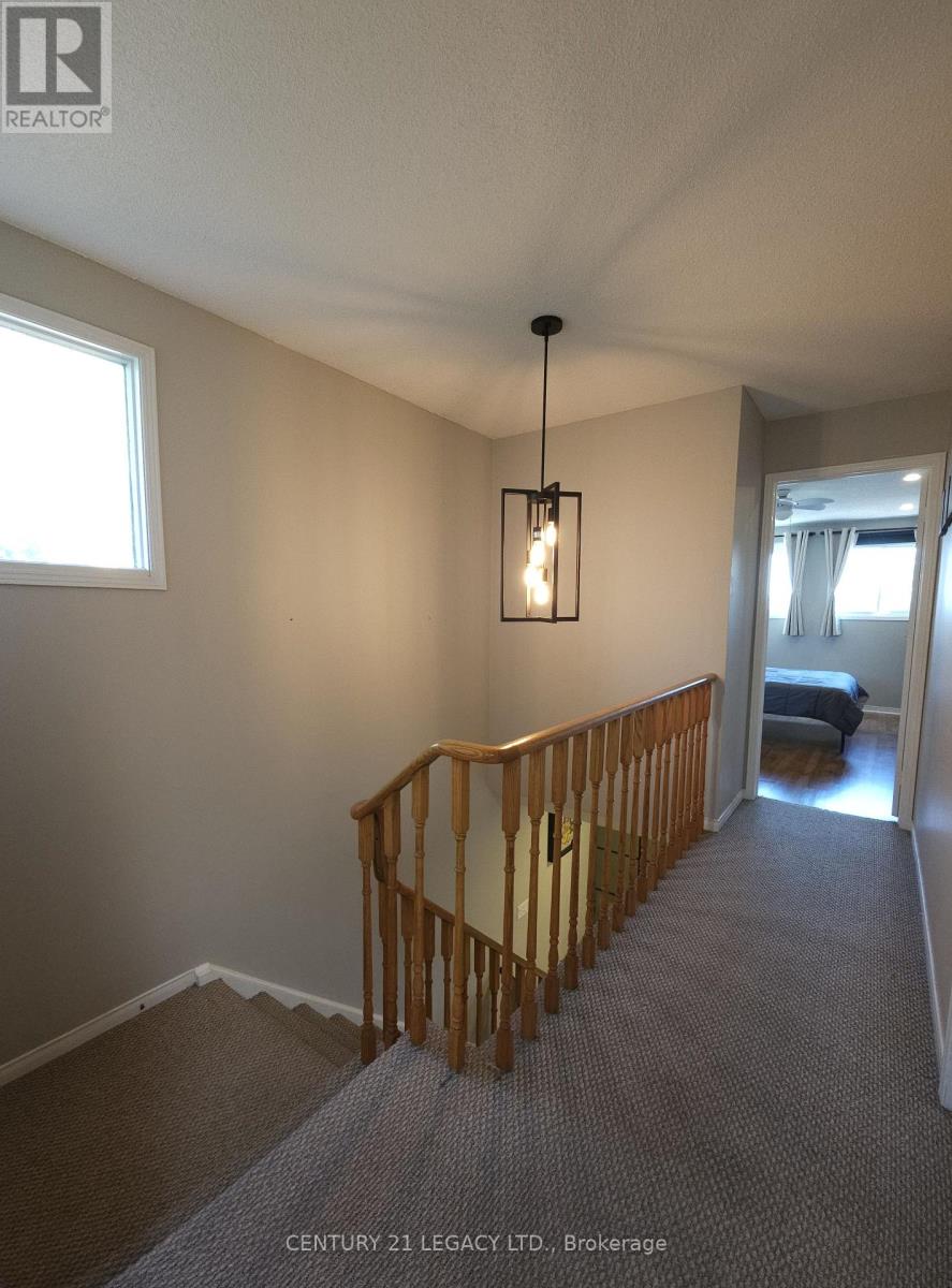 1298 Valerie Crescent, Oakville, Ontario  L6J 7E5 - Photo 18 - W12410530