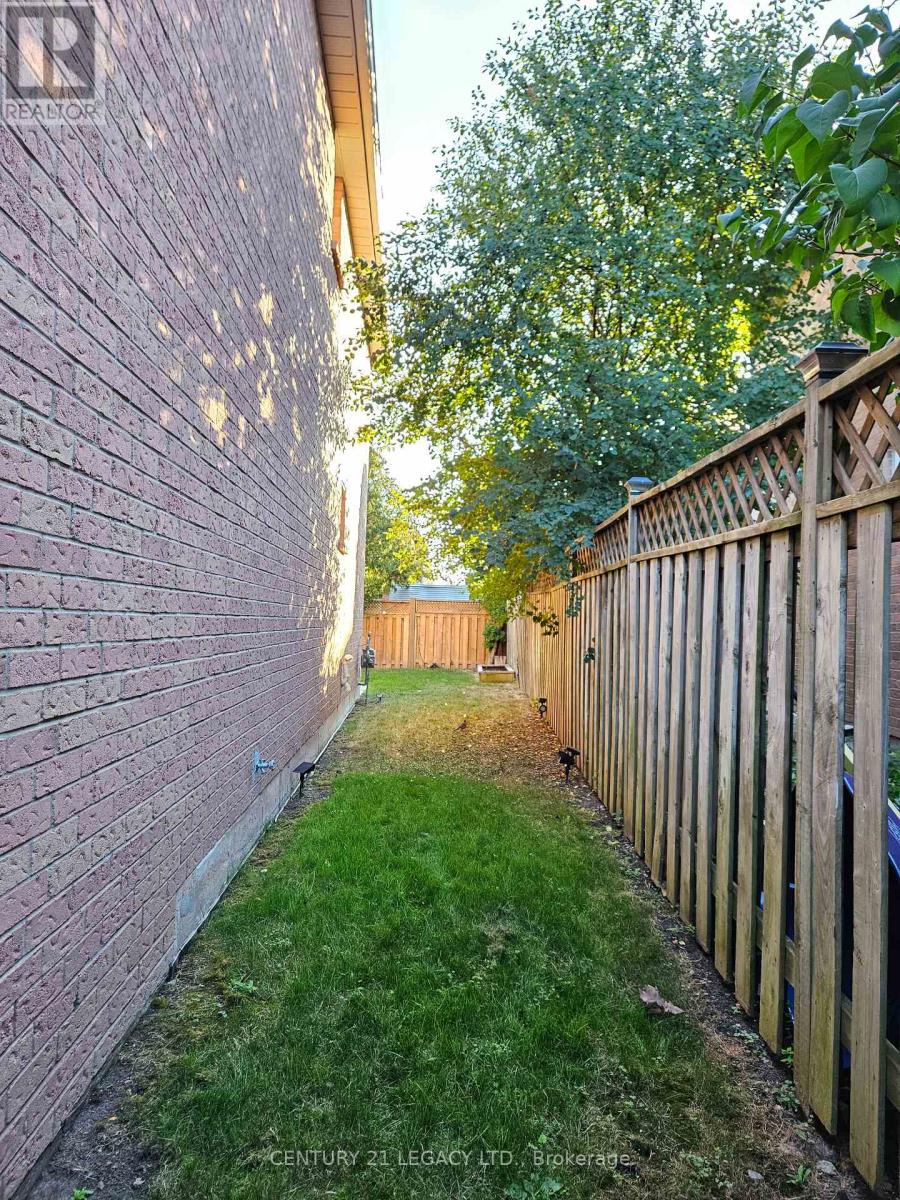 1298 Valerie Crescent, Oakville, Ontario  L6J 7E5 - Photo 35 - W12410530