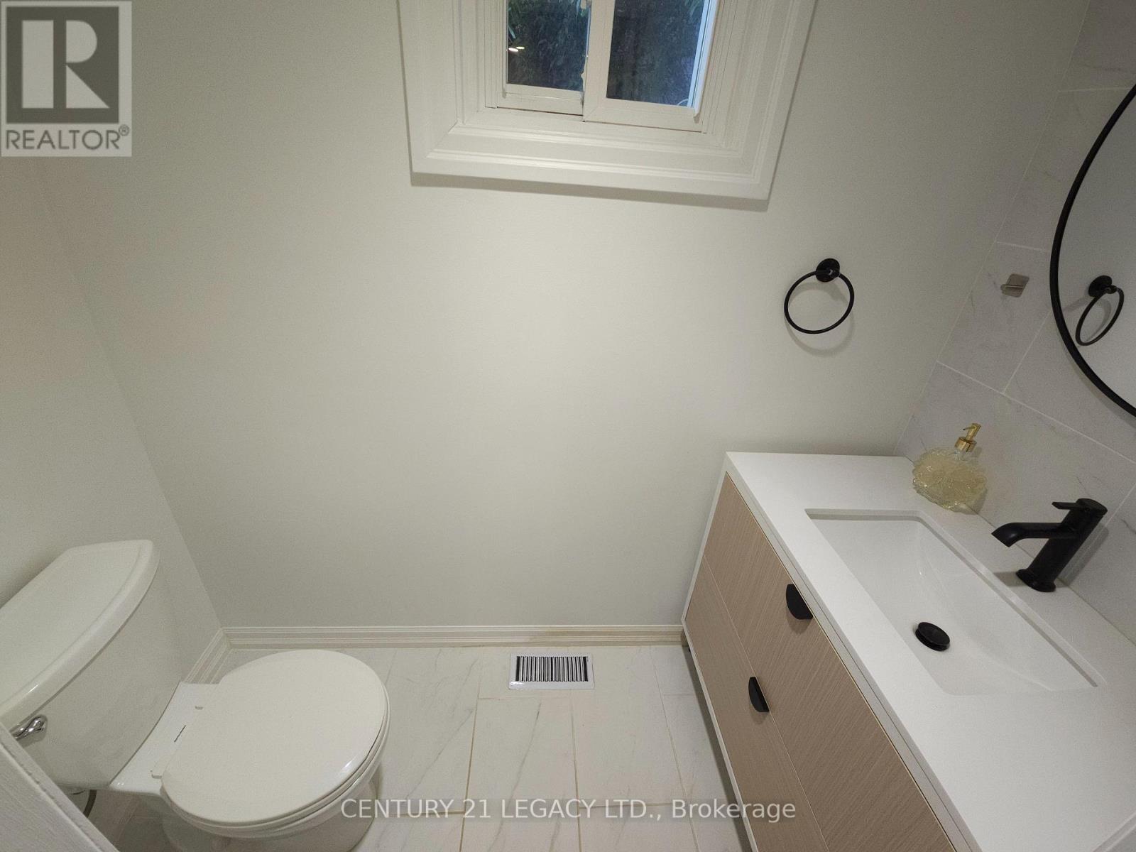 1298 Valerie Crescent, Oakville, Ontario  L6J 7E5 - Photo 8 - W12410530